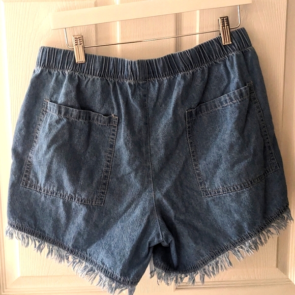 🌸 Stretchy Jean Shorts - Picture 2 of 5